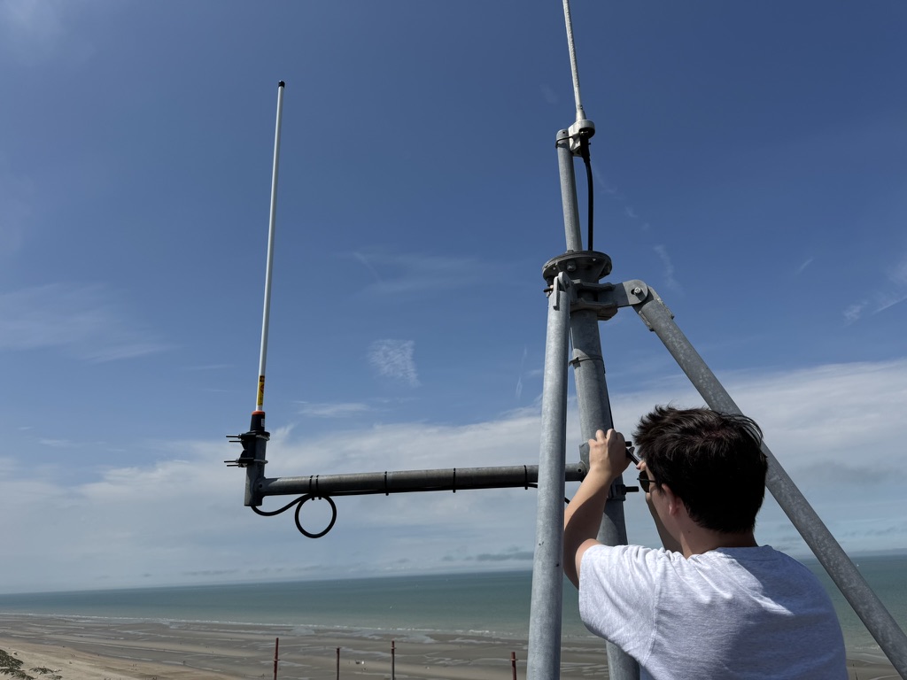 Montage van de extra VHF-antenne
