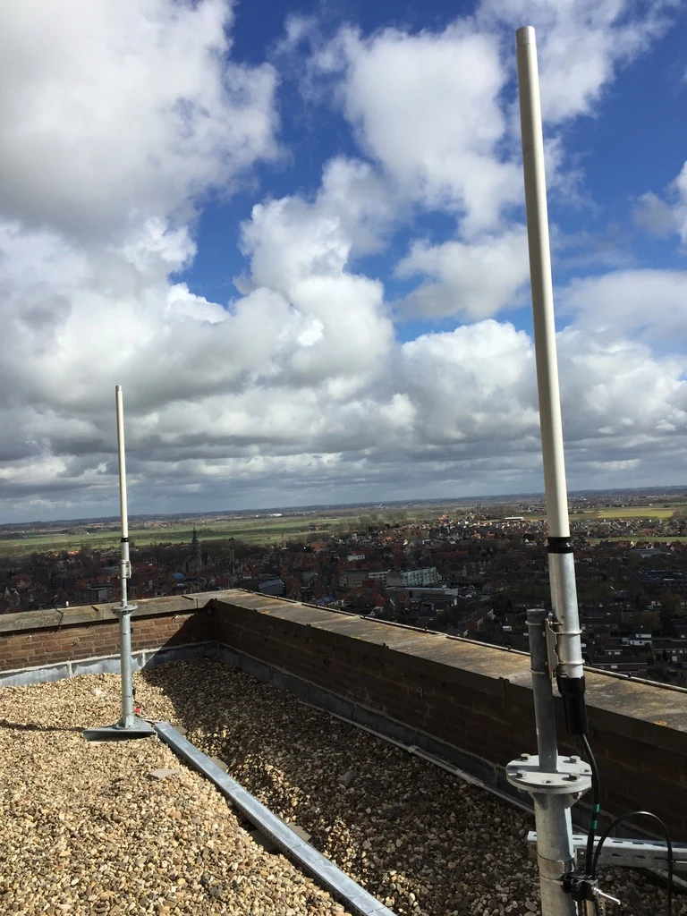 SVX-antenne van ON0VHF op de IJzertoren in Diksmuide